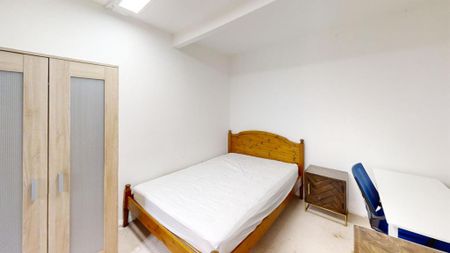 4 bedroom semi-detached house to rent - Photo 2