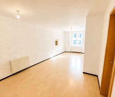 Bright 2.5-room apartment on the 2nd floor, on the street side Rue ... - Photo 1