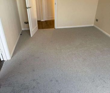 Ware, SG12 - Photo 3