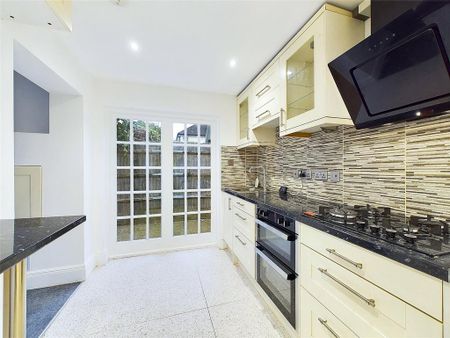 2 bedroom apartment to rent - Photo 4