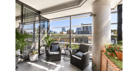 Premium Oversized Designer Apartment with Sweeping North-East Views in the Marquise Building - Photo 4