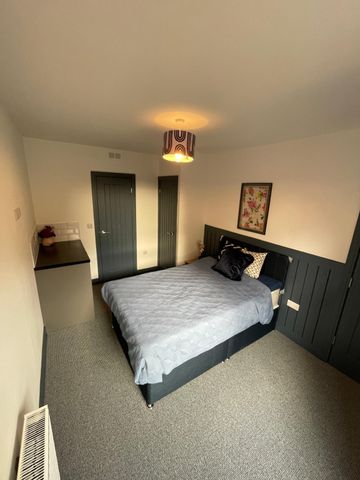 En-suite Room with Kitchenette - Room 4, 24 Upper Kenyon Street, Thorne DN8 - Photo 3