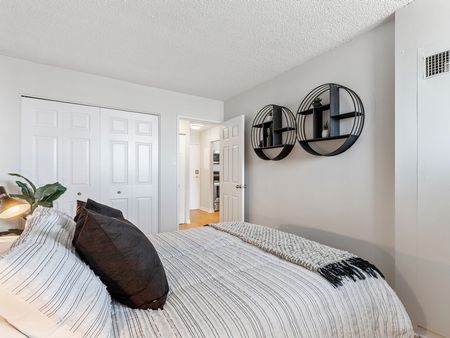 St. Laurent Boulevard - Photo 4