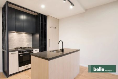 Fully Furnished Modern One-Bedroom Apartment in the Heart of West End - Photo 3