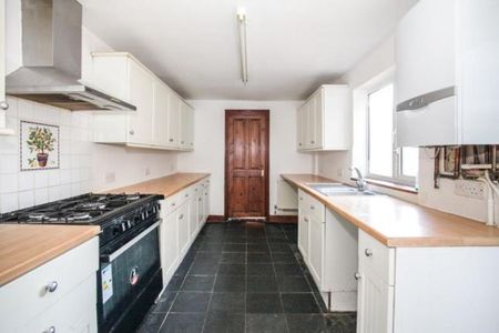 3 bedroom end of terrace house to rent - Photo 5