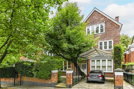 Three bedroom penthouse situated on a popular tree-lined road - Photo 3