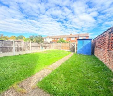 2 bedroom end of terrace house to rent - Photo 3