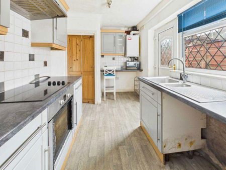 2 bedroom terraced house to rent - Photo 3
