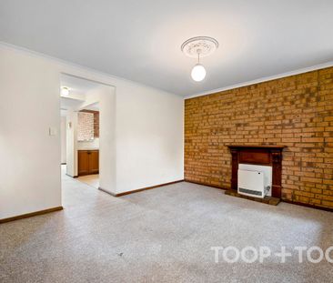 Charming & Cozy Townhouse Living in the Heart of Brompton - Photo 1