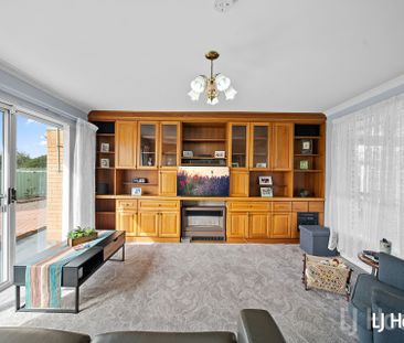 Charming 3 Bedroom Family Home - Photo 4