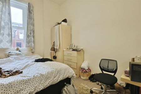 3 bedroom Student Flat to rent in Shortridge Terrace, Jesmond, Newcastle Upon Tyne NE2 - Photo 5