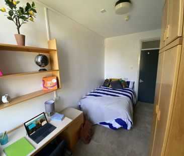 1 bedroom in a house share to rent - Photo 5