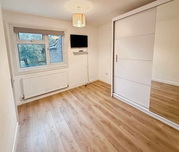 Shawbridge, Harlow - Photo 5