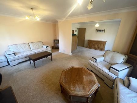 3 bedroom detached house to rent - Photo 4