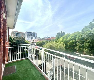 BRIGHT AND AIRY TOP FLOOR TWO BEDROOM APARTMENT - Photo 1