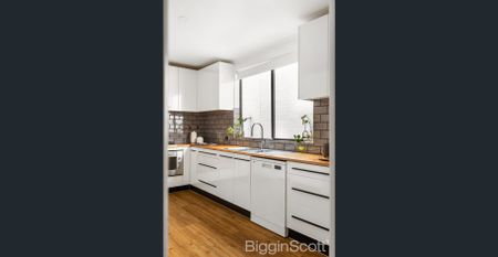 Beautifully Presented and Cosy Three Bedroom Cottage - Photo 4