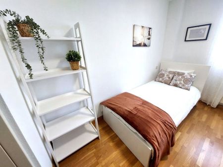 Avenida de España, Coslada, Community of Madrid 28821 - Photo 5