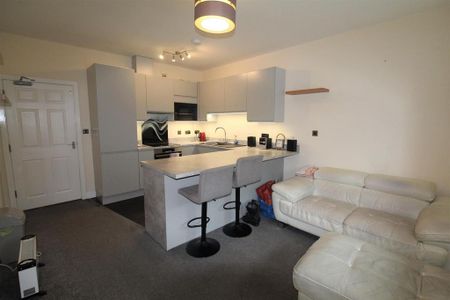 2 bedroom flat to rent - Photo 2