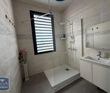 Location Maison 4 pièces 90m² LE PORT 97420 - Photo 2
