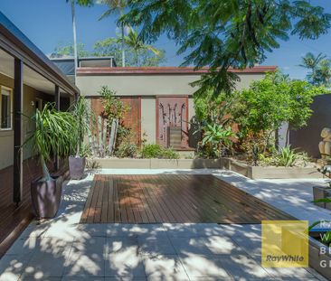 31 Akoonah Street, Hope Island QLD 4212 - House For Rent | Domain - Photo 1