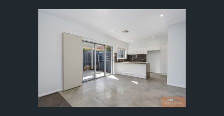 Charming 3 bedroom Townhouse in Lambton - Photo 4