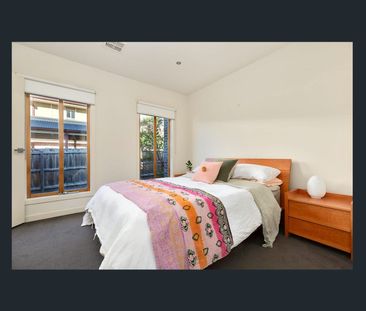 Low-Maintenance Perfection in a Prime Position - Photo 5