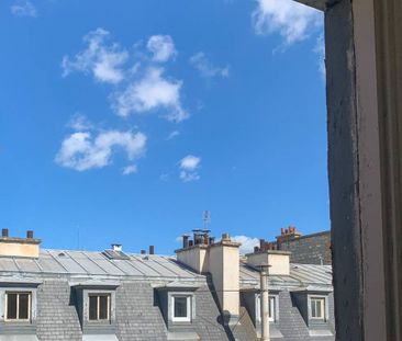 Logement à Paris, Location meublée - Photo 2