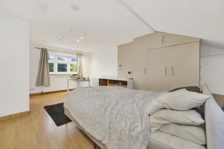 6 bedroom house in Archway - Photo 2