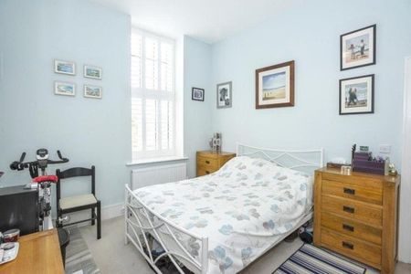 Chichester 2 bedroom flat to rent - Photo 2