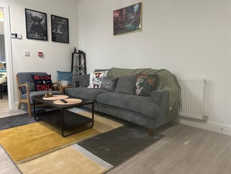 2 Beds - Apartment - - Photo 2