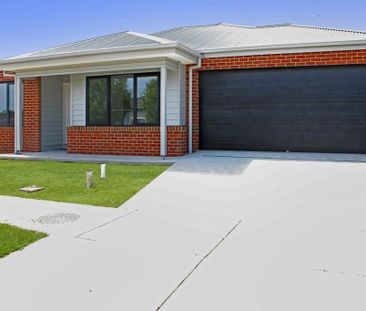 ELEGANT NEW HOME - Photo 6