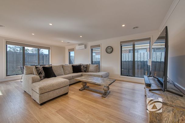 CONVENIENT & LOW MAINTENANCE - Photo 1