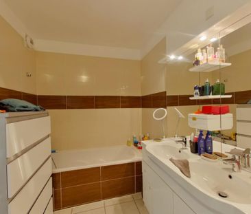 Location Appartement 4 pièces 91m² CHATELLERAULT 86100 - Photo 4