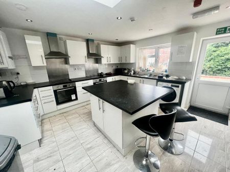 1 bedroom in a house share to rent - Photo 5