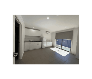 Private Room with Ensuite – Room 8 Available for Lease - Photo 4