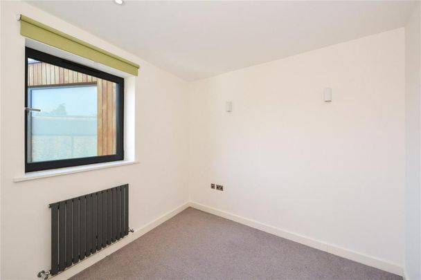 3 bedroom mews to rent - Photo 1