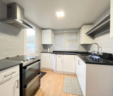 2 bedroom semi-detached house to rent - Photo 4