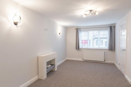 2 bedroom terraced house to rent - Photo 2