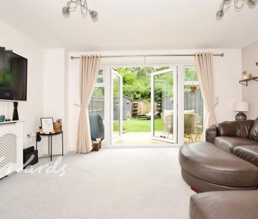 3 bedroom end of terrace house to rent - Photo 2