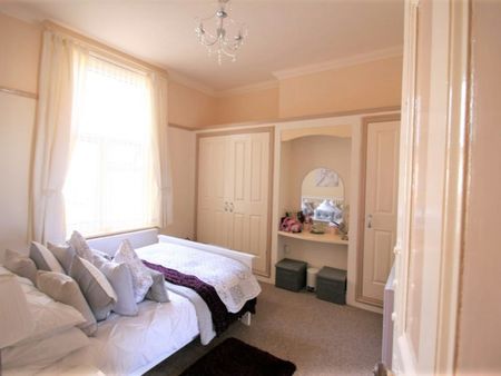 Flat to rent on - Photo 3