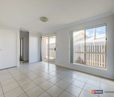 Large Private Duplex Close to Schools, Shops & Transport 4 Bed, 2 B... - Photo 1