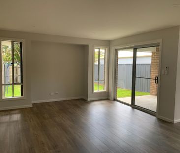 Modern duplex in Lake Munmorah - Photo 3