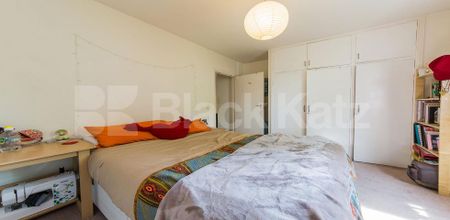 Fantastic spacious two bed mins to tube & shops - Photo 3