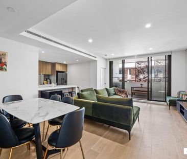 Chic, Convenient Living - Photo 2