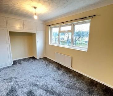 4 bedroom semi-detached house to rent - Photo 4