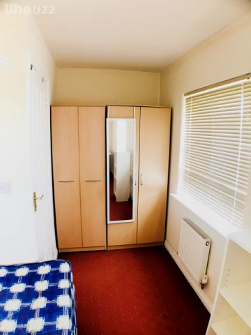 Entire Place·4B4B···117 Signet Square - Photo 3