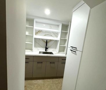 For Lease - 169 Flagstone Way, Newmarket, Ontario - Photo 4