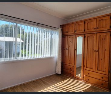 HOUSE & TEENAGE RETREAT - Photo 3