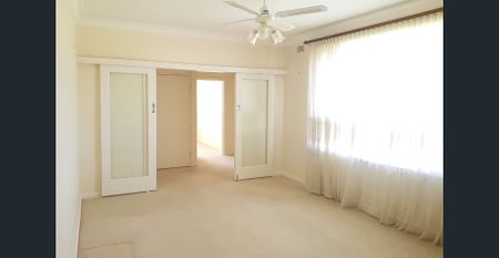 Family-friendly home with converted retreat space - Photo 3