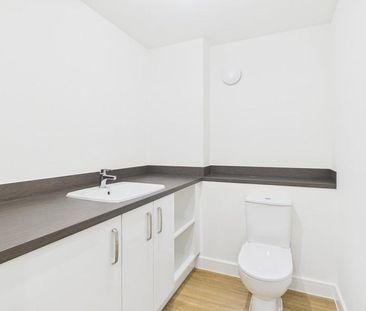 3 bedroom semi-detached house to rent - Photo 3